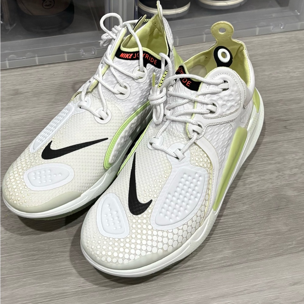 Nike Men's White and Black Athletic Shoes